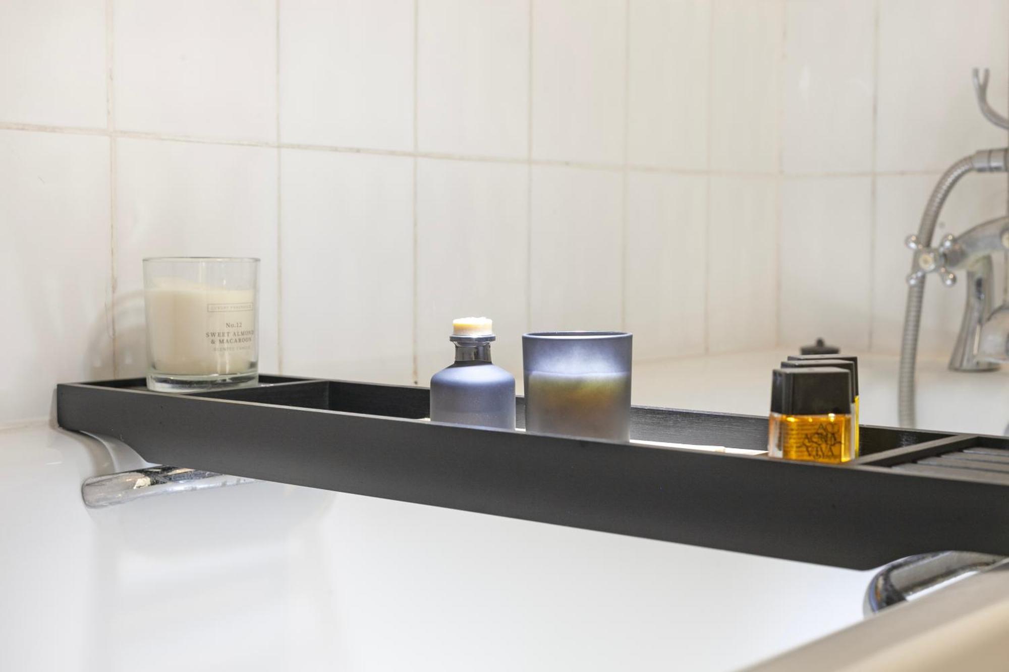 Beautiful One Bedroom Flat In Scott Ellis Gardens ロンドン エクステリア 写真